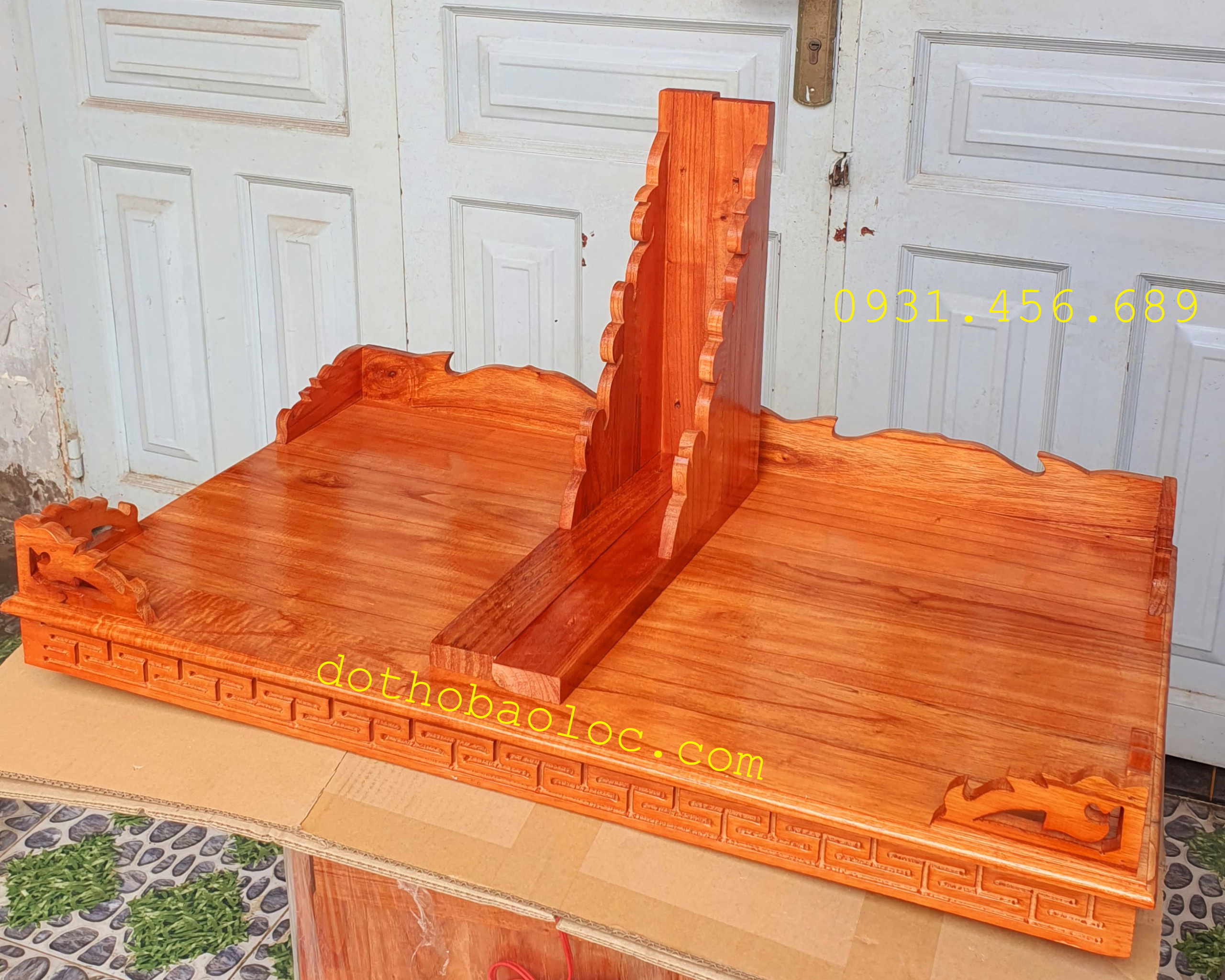 Bàn thờ treo tường gỗ xoan ngang 2 cỡ 50cm và 60cm - trơn đỏ