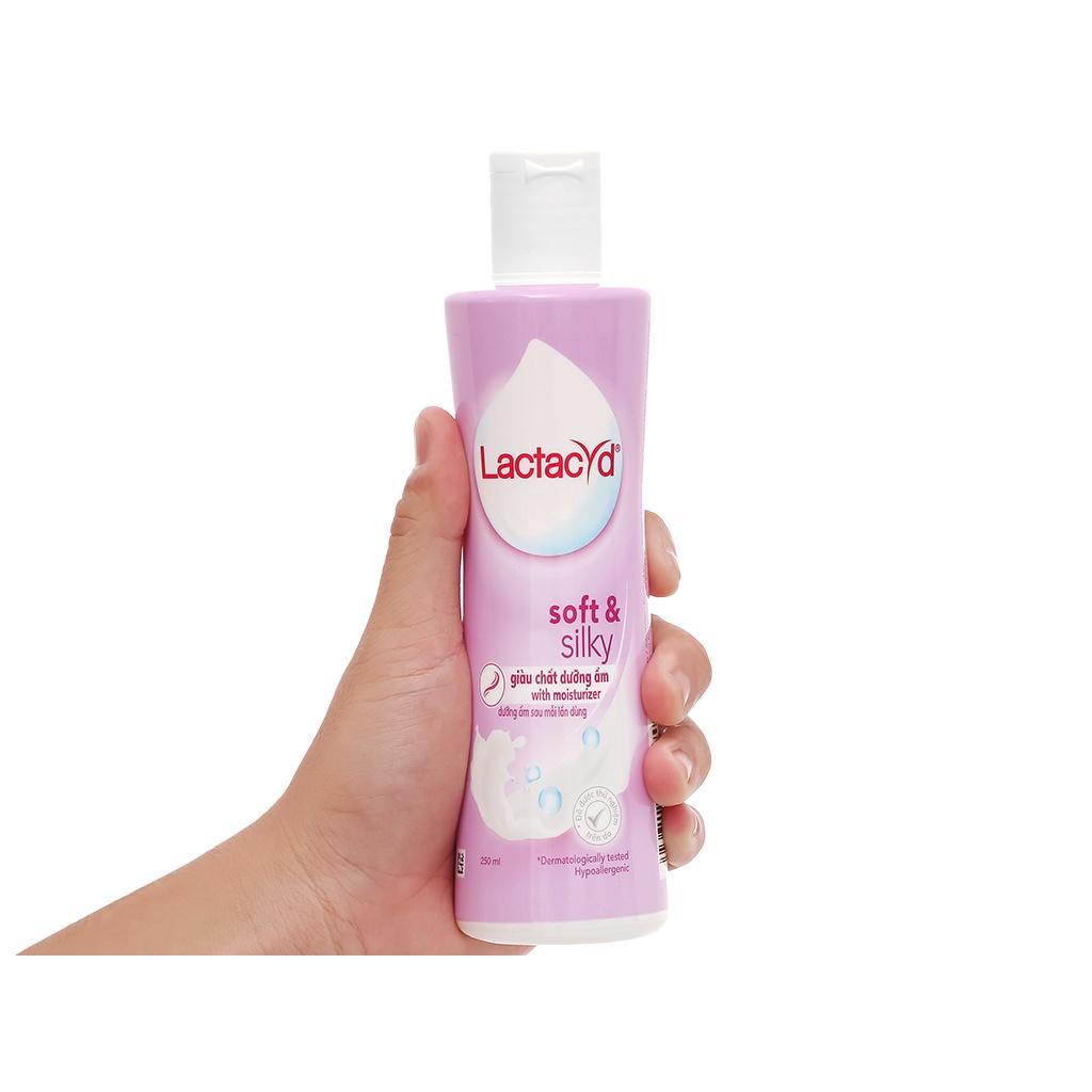 DUNG DỊCH VỆ SINH LACTACYD SOFT &amp; SILKY 250ML