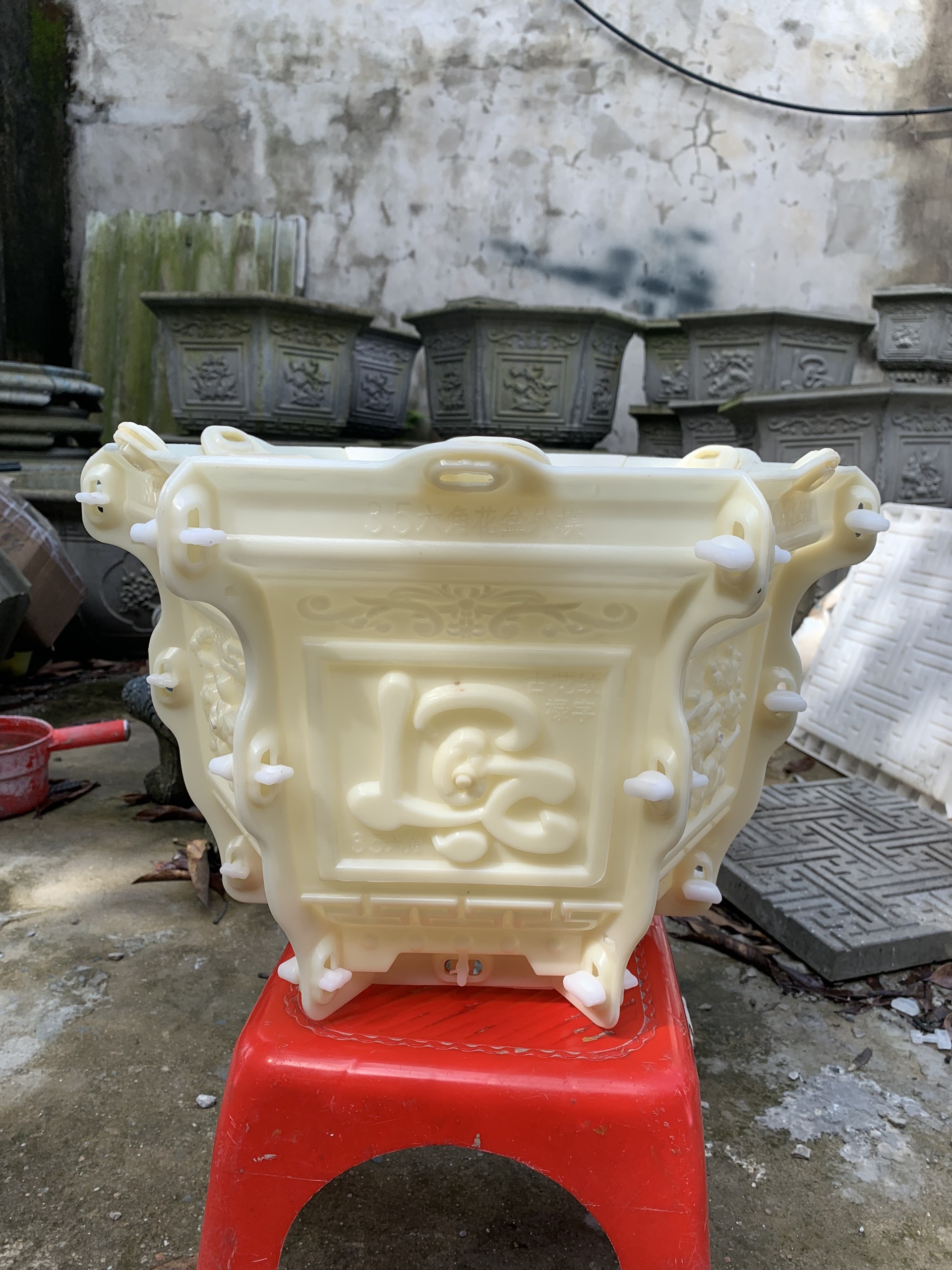 Khuôn chậu lục giác 35cm , khuôn đầy đủ lòng trong, đa dạng hoa văn, dễ dàng thi công
