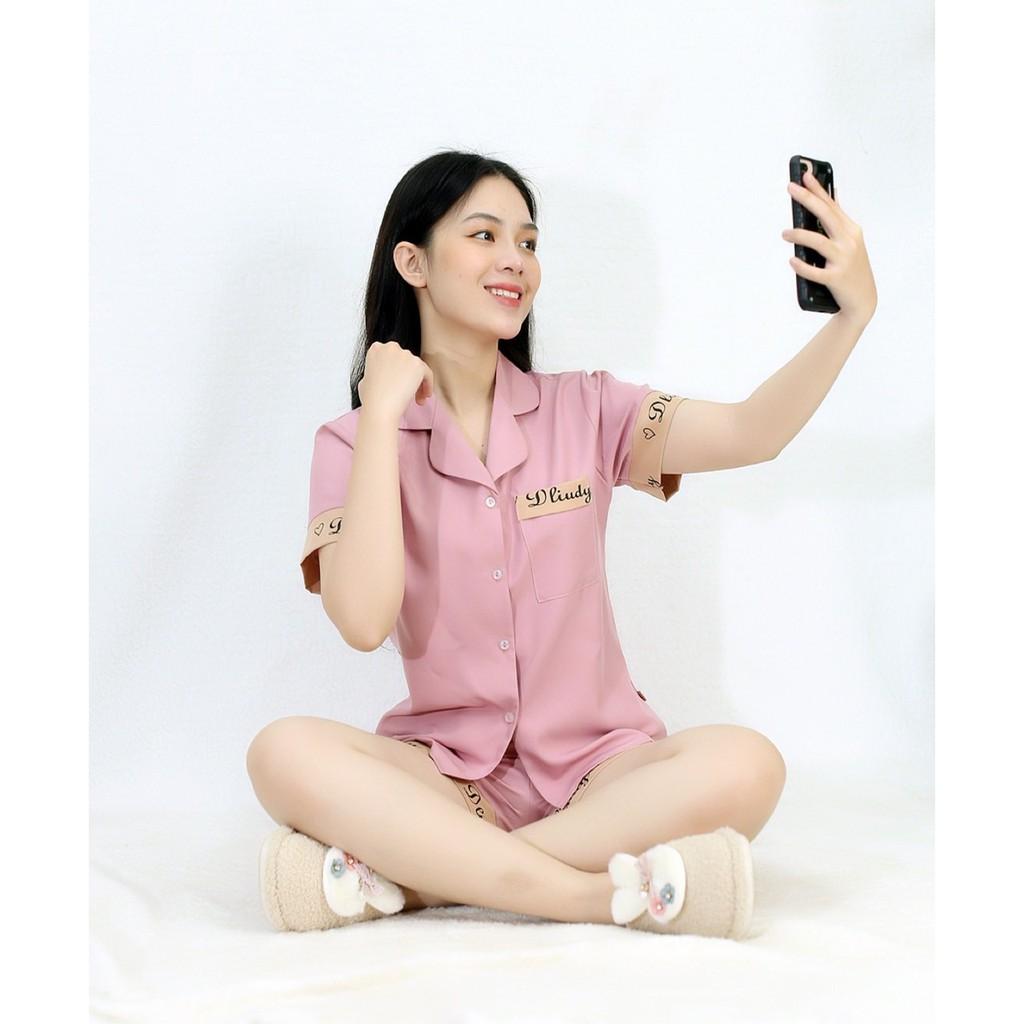 Bộ đồ bộ Pijama màu HỒNG PHA CHỮ tay ngắn quần ngắn lụa - Thoải Mái Nhẹ Nhàng