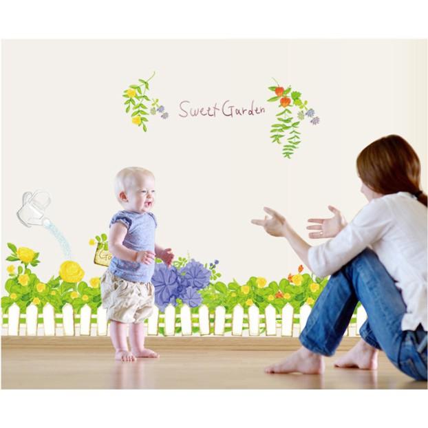 Decal chân tường vườn hoa xinh xắn