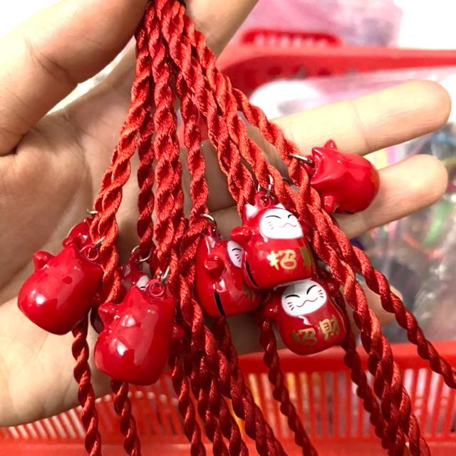 Vòng tay mèo may mắn đỏ
