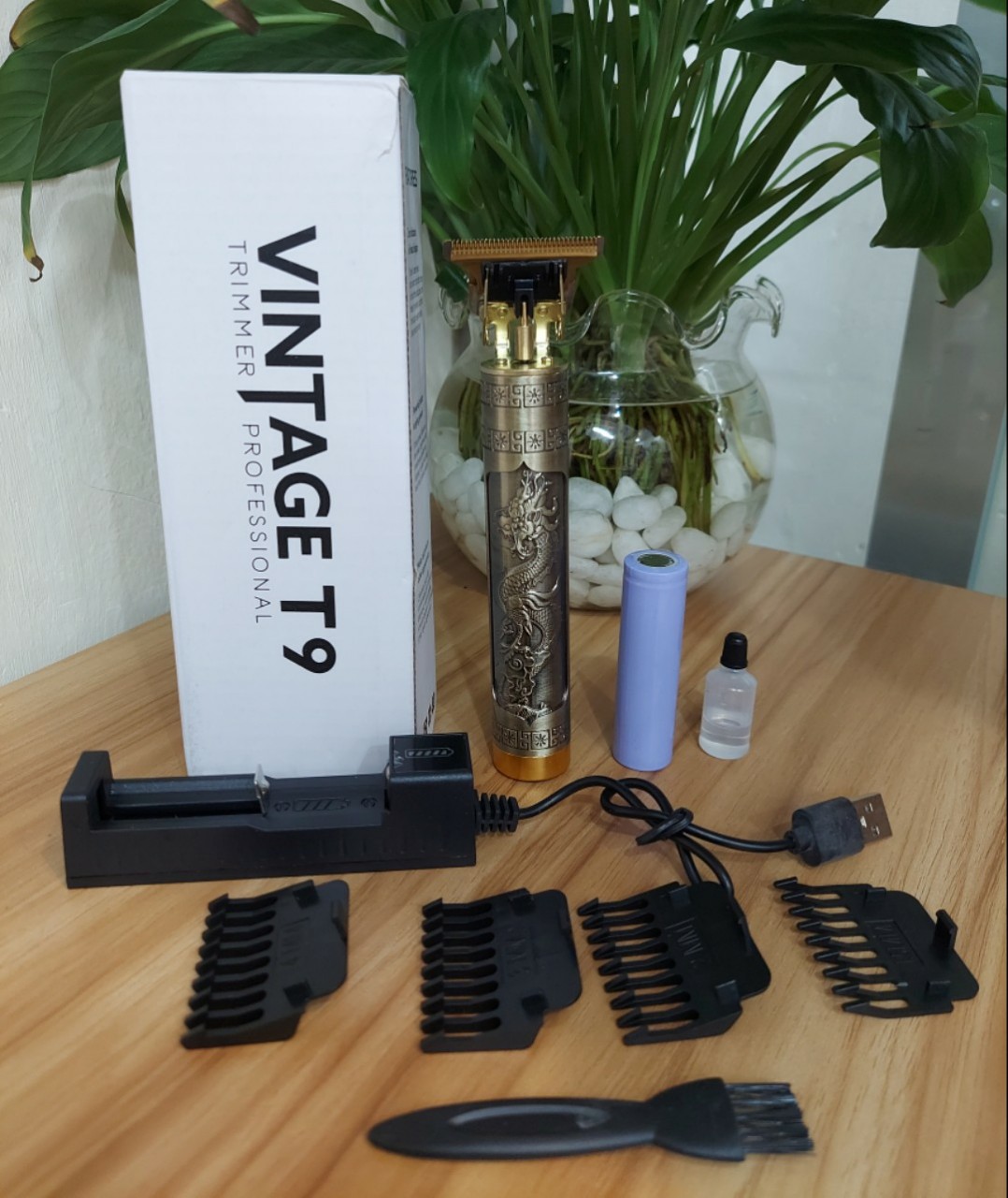TÔNG ĐƠ CẮT TÓC BẤM VIỀN PIN SẠC CHUYÊN NGHIỆP VINTAGE T9 KÈM 4 CỠ LƯỢC ,PIN SẠC , MÁY SẠC ,CHỔI QUÉT VÀ DẦU BÔI TRƠN