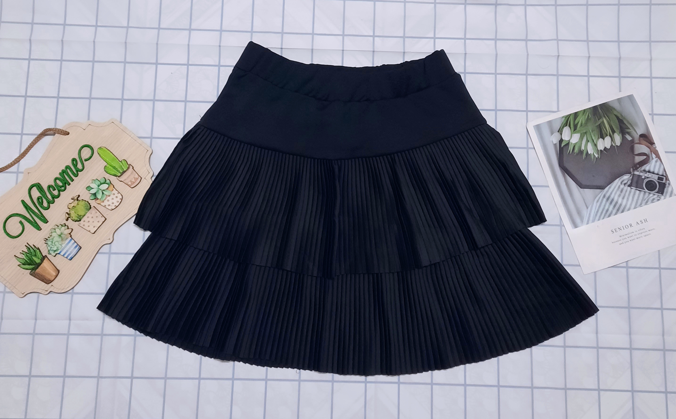 Chân váy xếp ly 2 tầng vừa kín đáo lại vừa hút mắt người đối diện