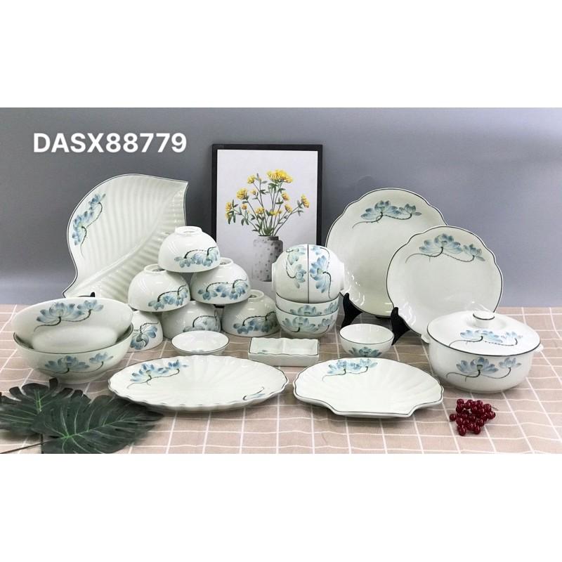 Bộ bát đĩa men trắng kem, họa tiết hoa sen vẽ thủ công. Gốm sứ Bát Tràng.