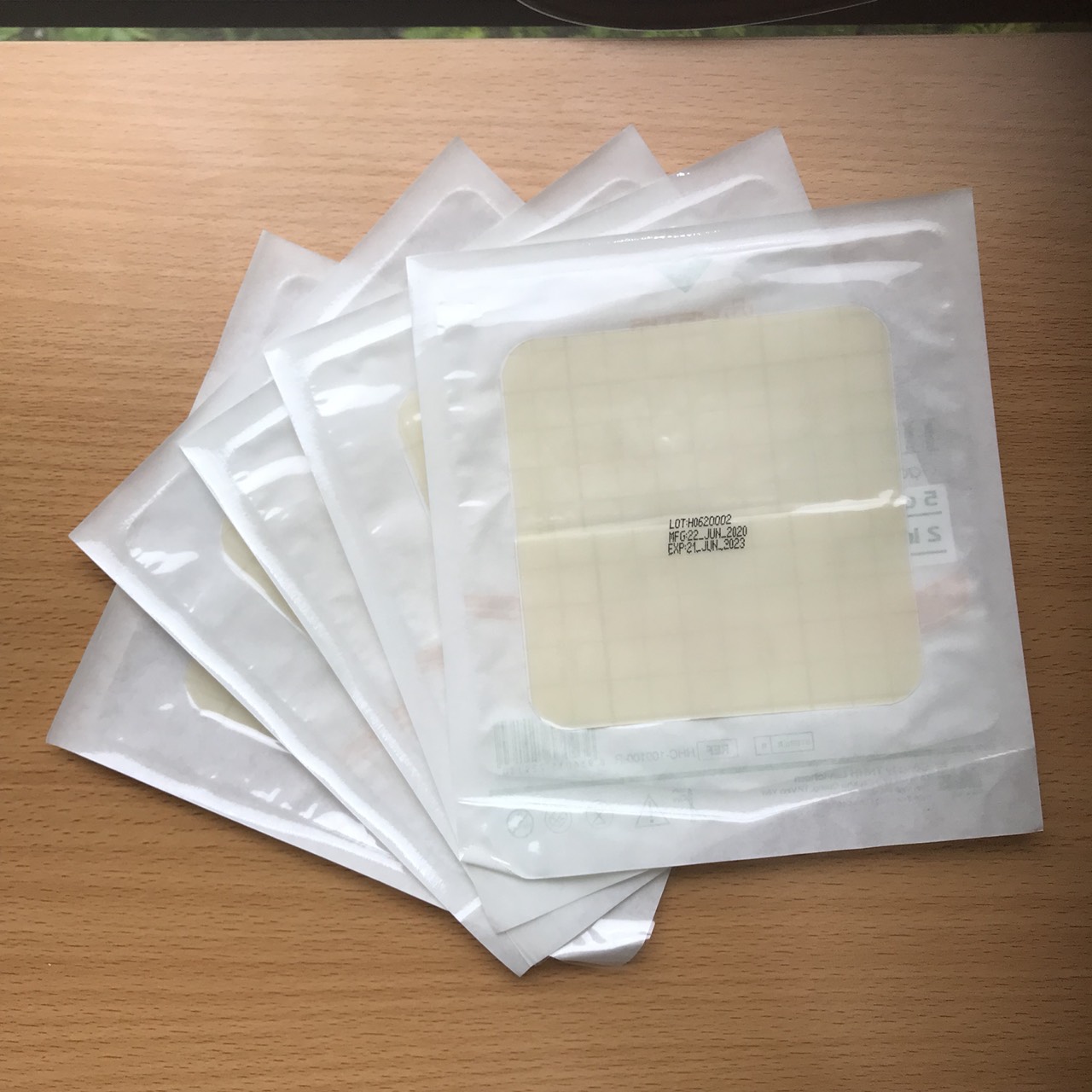 Hộp 10 miếng Gạc Hydrocolloid HETIS size 5x5cm liền thương nhanh không để lại sẹo - Gạc thẩm mỹ chống sẹo, miếng dán liền mụn