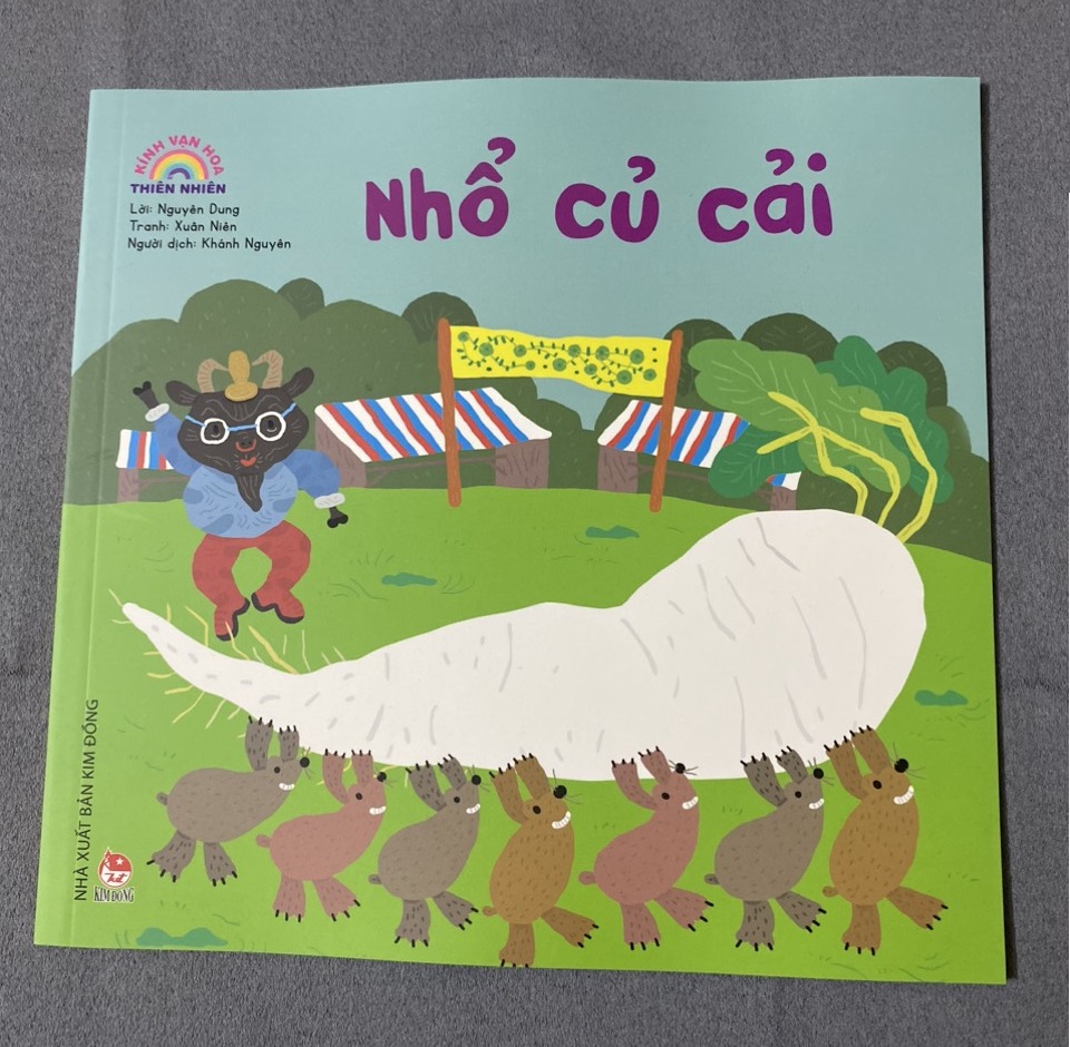 Sách - Kính vạn hoa thiên nhiên: Nhổ củ cải