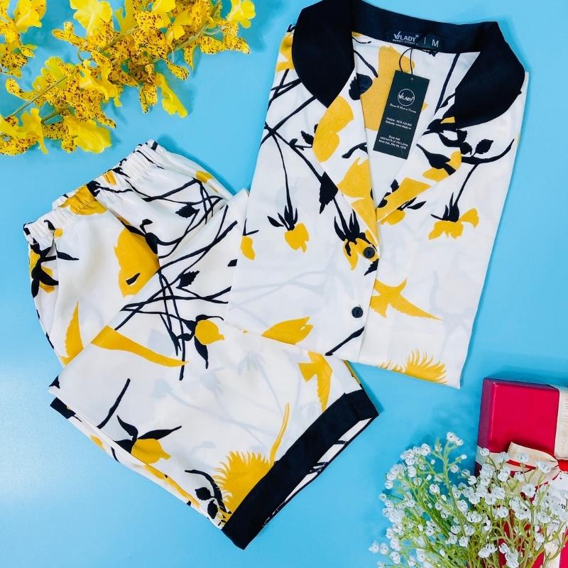 Bộ đồ Pyjama nữ, đồ mặc nhà lụa VILADY - B144 Quần Lửng Tay Cộc Họa Tiết Chim Màu Vàng, chất liệu lụa Pháp (lụa latin)