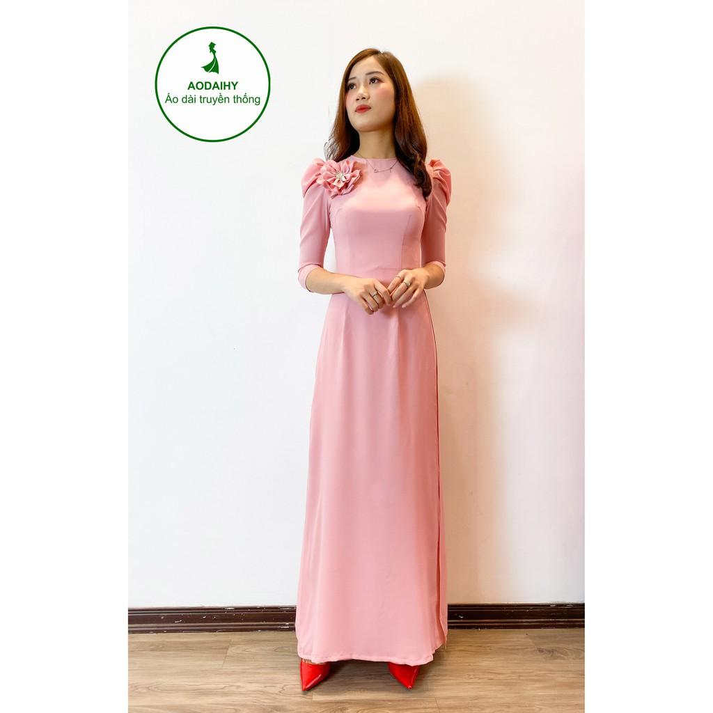 Áo dài truyền thống, Tay bồng màu hồng , Ngực gắn hoa thiết kế