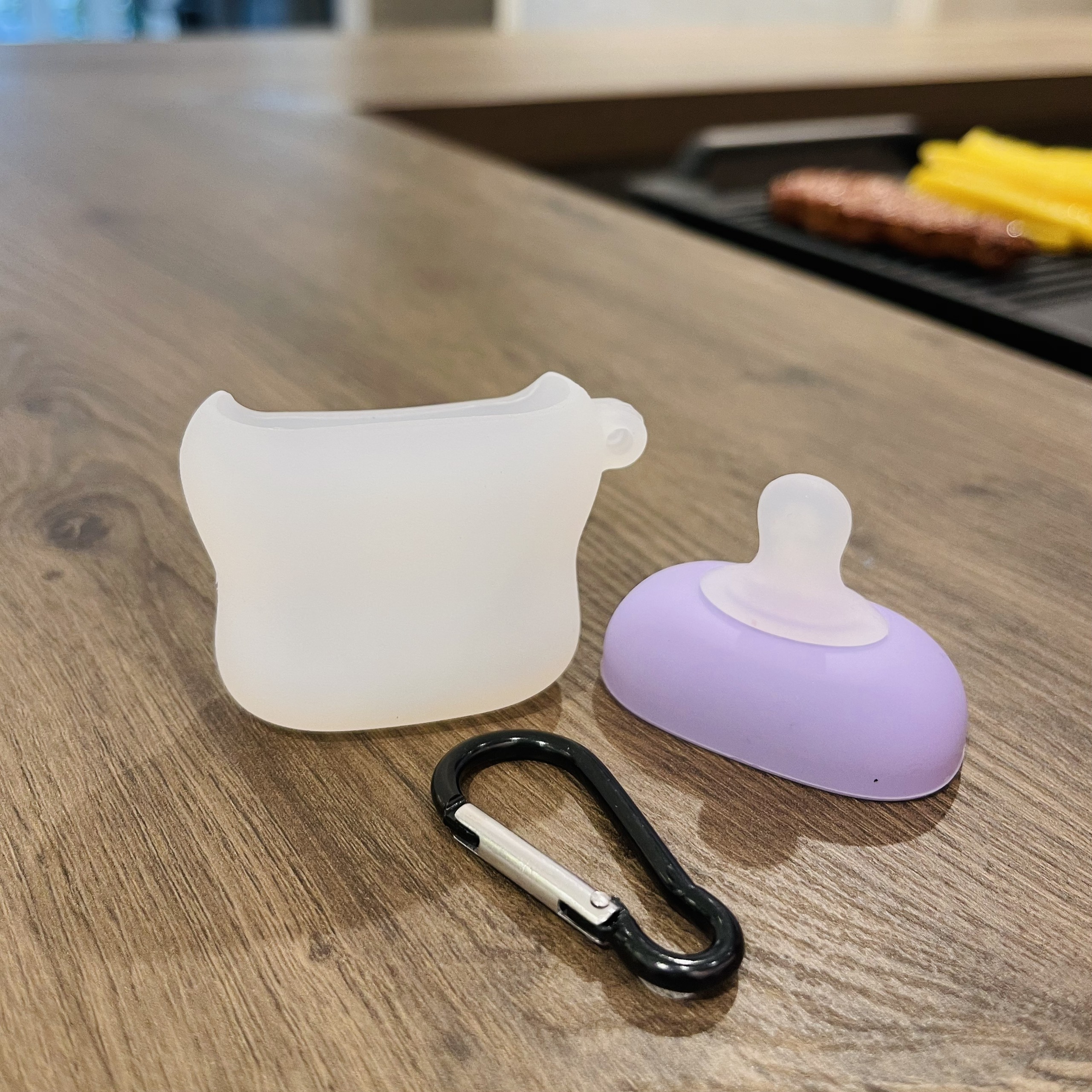 Case Airpods 1/ Airpod 2 Cao Cấp - Ốp Bảo Vệ Dành Cho Airpods 1 / Airpods 2 - Bình Sữa Nắp Tím