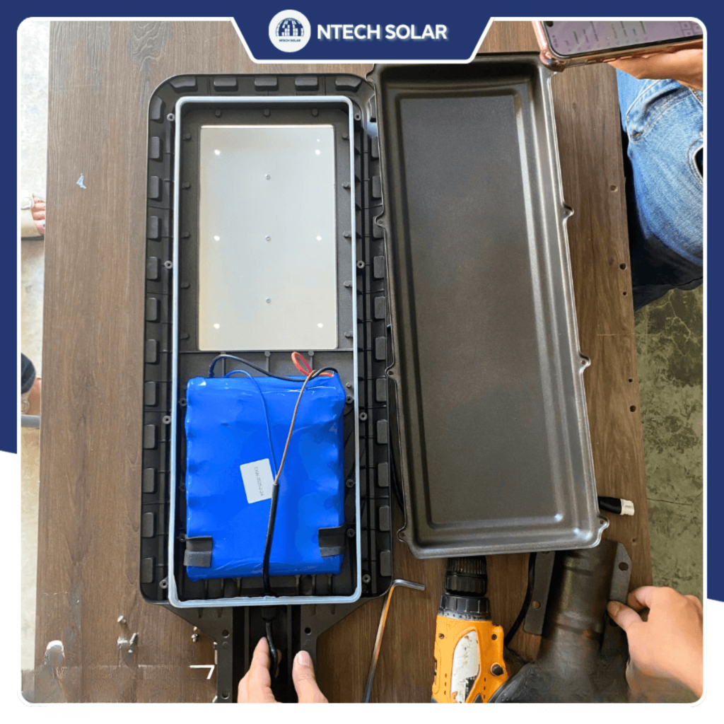 Đèn đường năng lượng mặt trời JD-L2000 – 2000W | Mẫu mới 2025