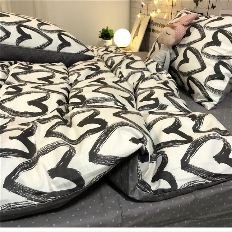 Bộ chăn ga poly nhập khẩu có ruột bông dày- mẫu tim đen