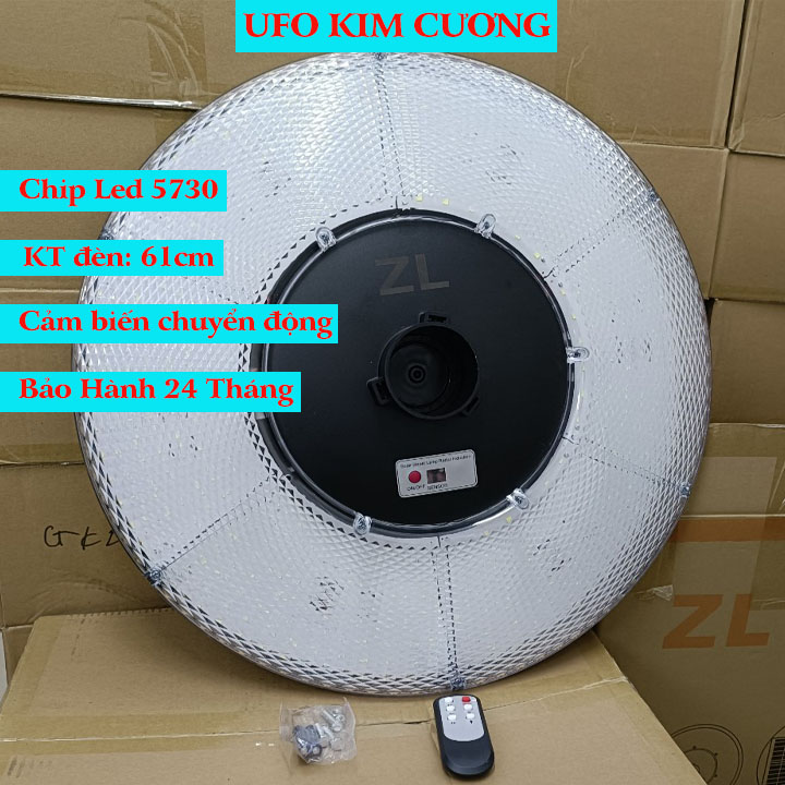Đèn đĩa bay UFO kim cương năng lượng mặt trời chiếu sáng sân vườn công suất