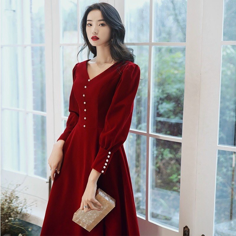 Đầm xoè cổ V đính nút tay dài