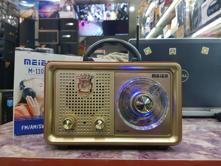 Đài Radio MEIER M-110BT: Đài sạc pin. Thu sóng 3 kênh FM,AM,SW. Có Bluetooth, cổng Aux, USB, Thẻ nhớ. Công suất 10W