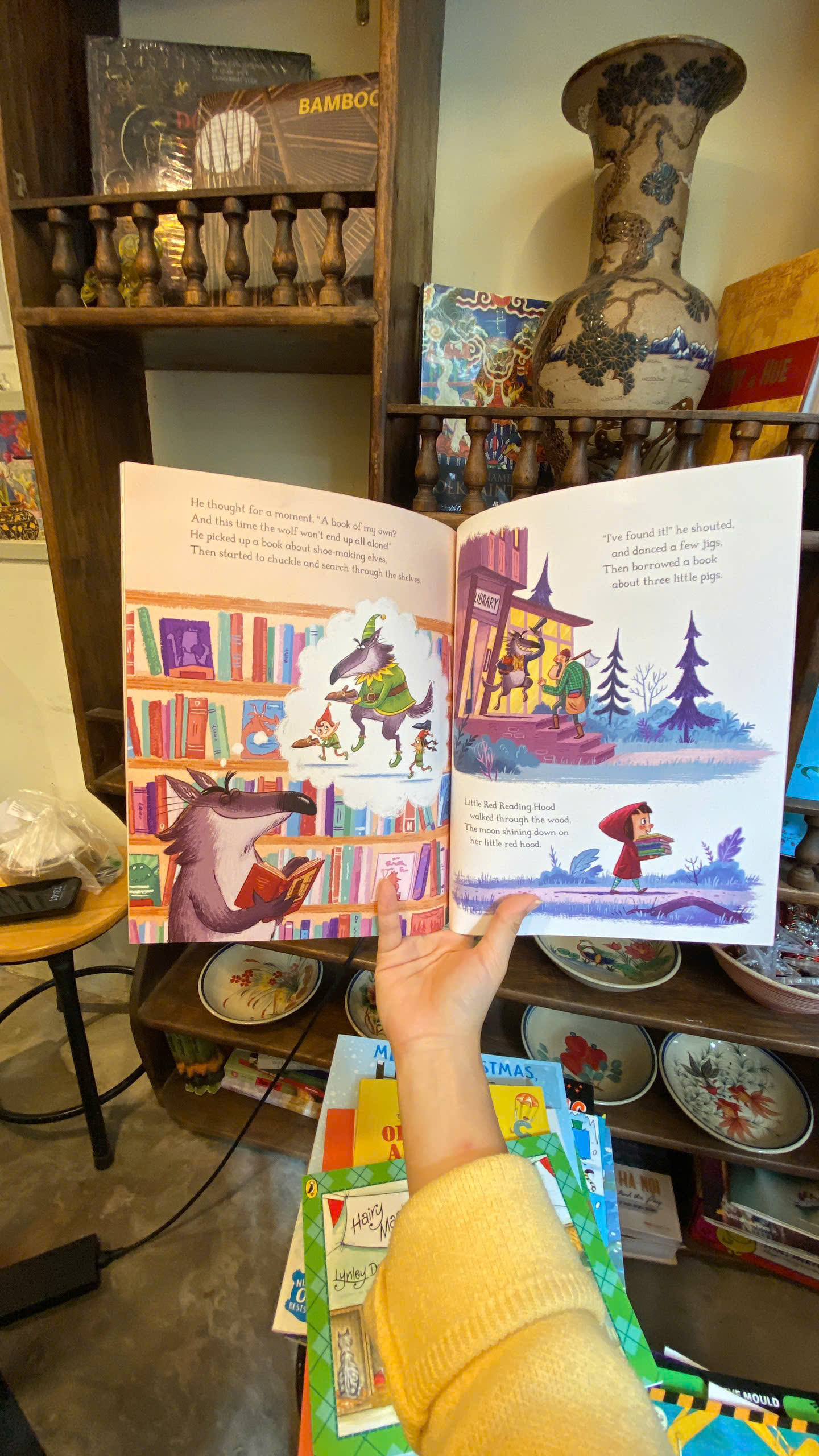 Sách - Little Red Reading Hood by Lucy Rowland