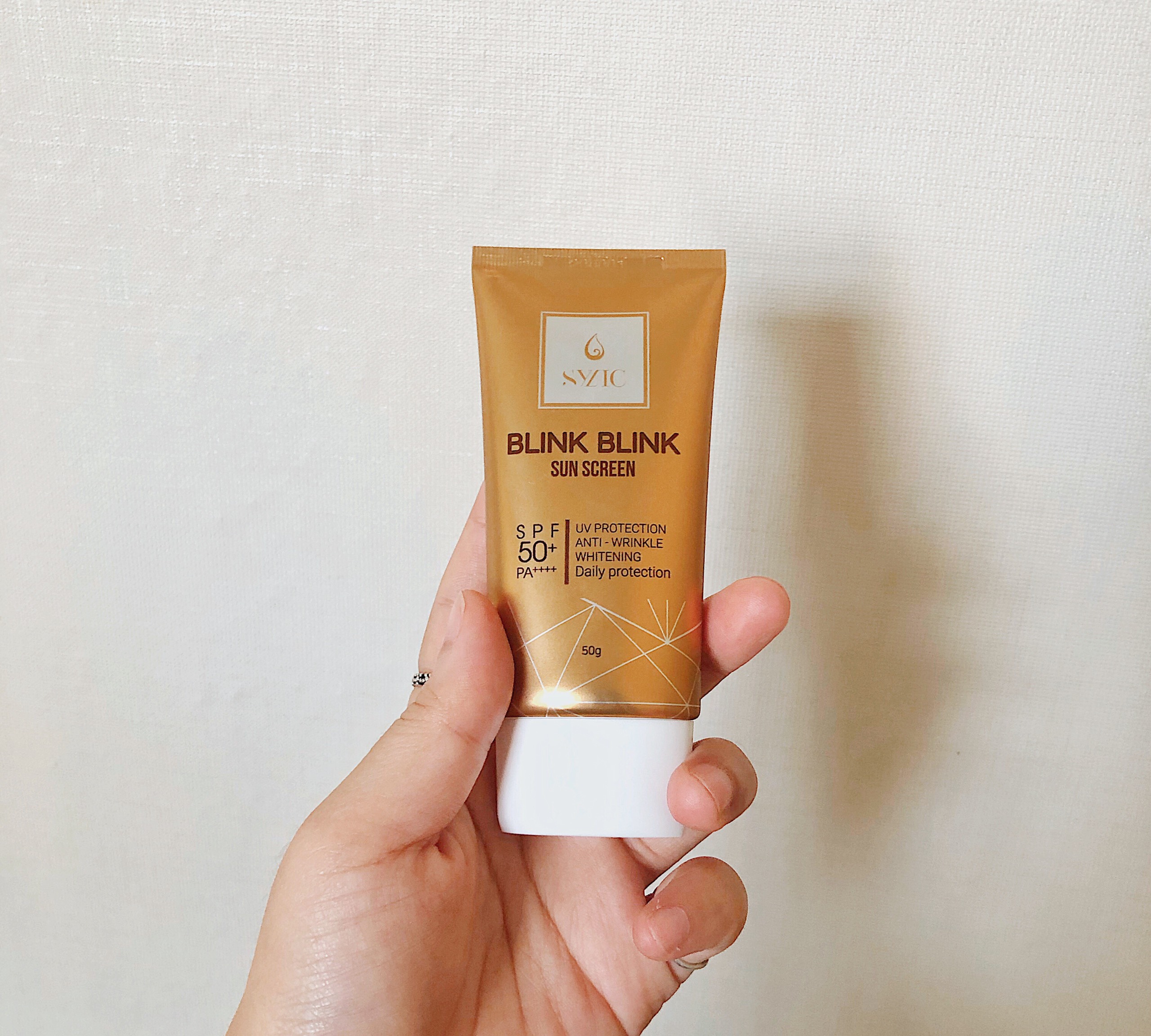 Kem chống nắng Hàn Quốc Blink Sylic SPF 50+ PA ++++ giúp da trắng sáng, nhẹ nhàng, tạo cảm giác mịn màng cho da