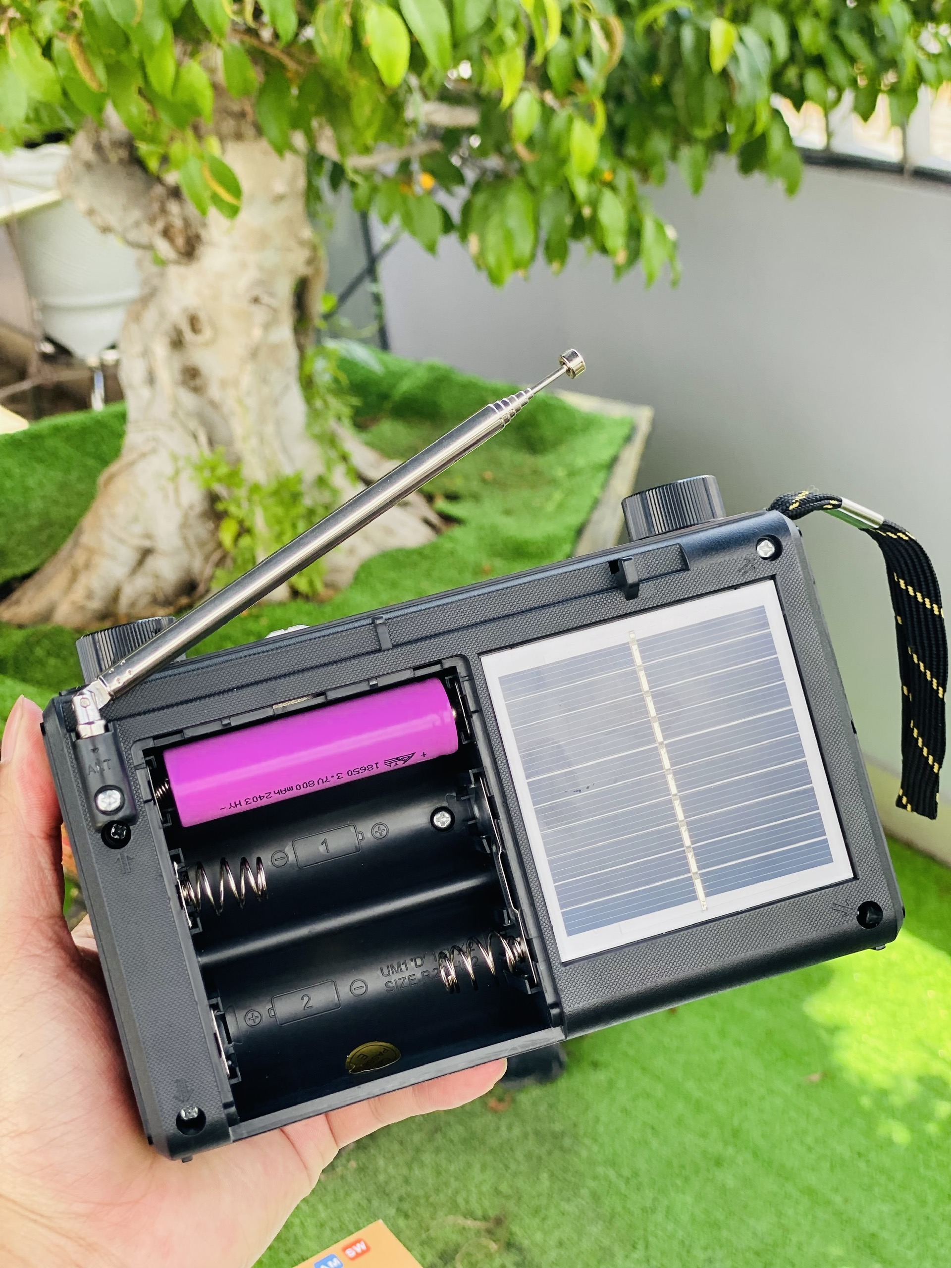 Đài radio FP712BT cổ điển vintage dùng pin sạc có năng lượng mặt trời quà tặng ông bà cha mẹ ý nghĩa hàng nhập khẩu