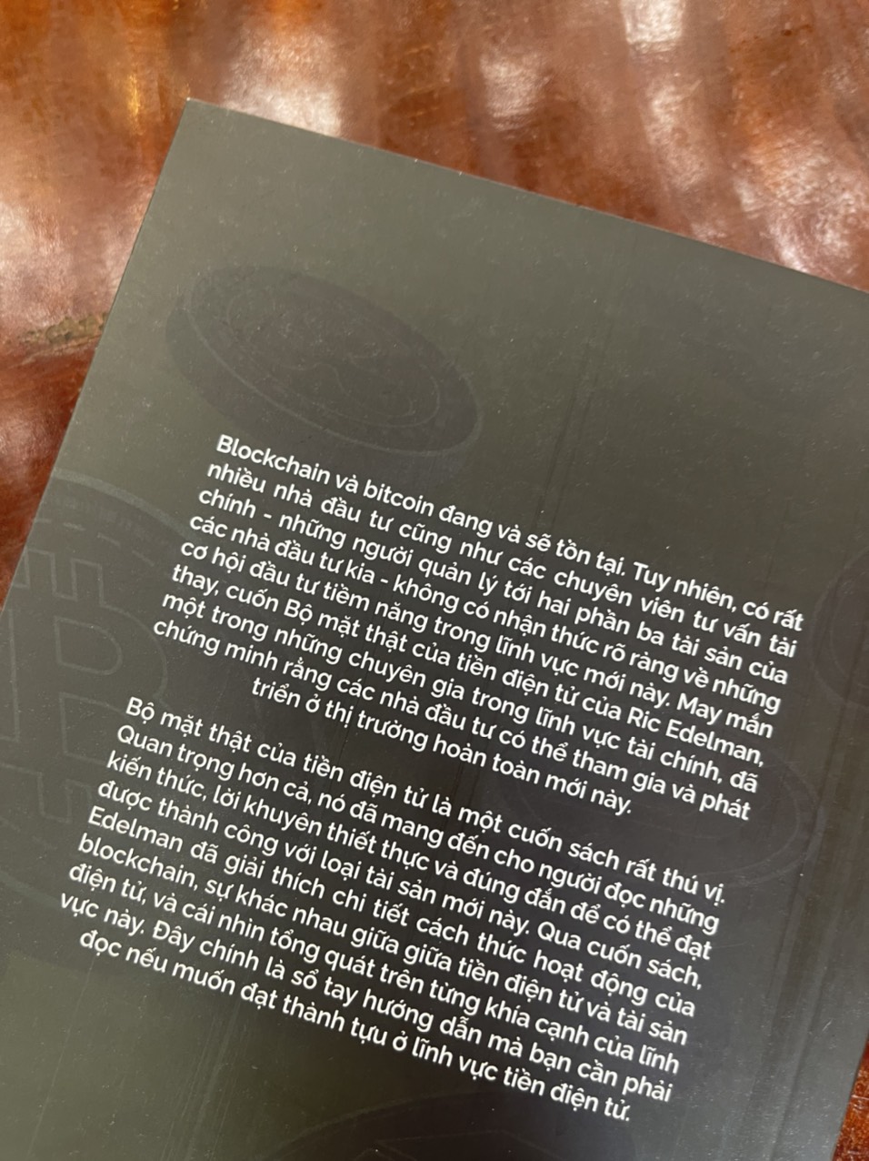 (#1 New York Times bestselling author) BỘ MẶT THẬT CỦA TIỀN ĐIỆN TỬ - CRYPTO - Vạch trần tấm màn bí mật của Bitcoin, Blockchain, NFT và các loại tài sản kỹ thuật số khác – Ric Edelman – BÁCH VIỆT (bìa mềm)