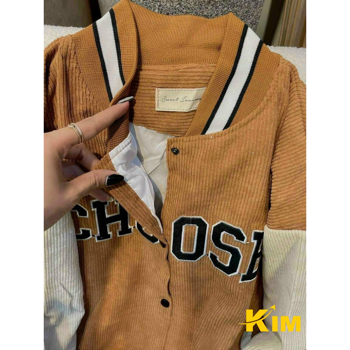 Áo khoác bomber nhung tăm Unisex Kim Freesize &lt; 65kg màu