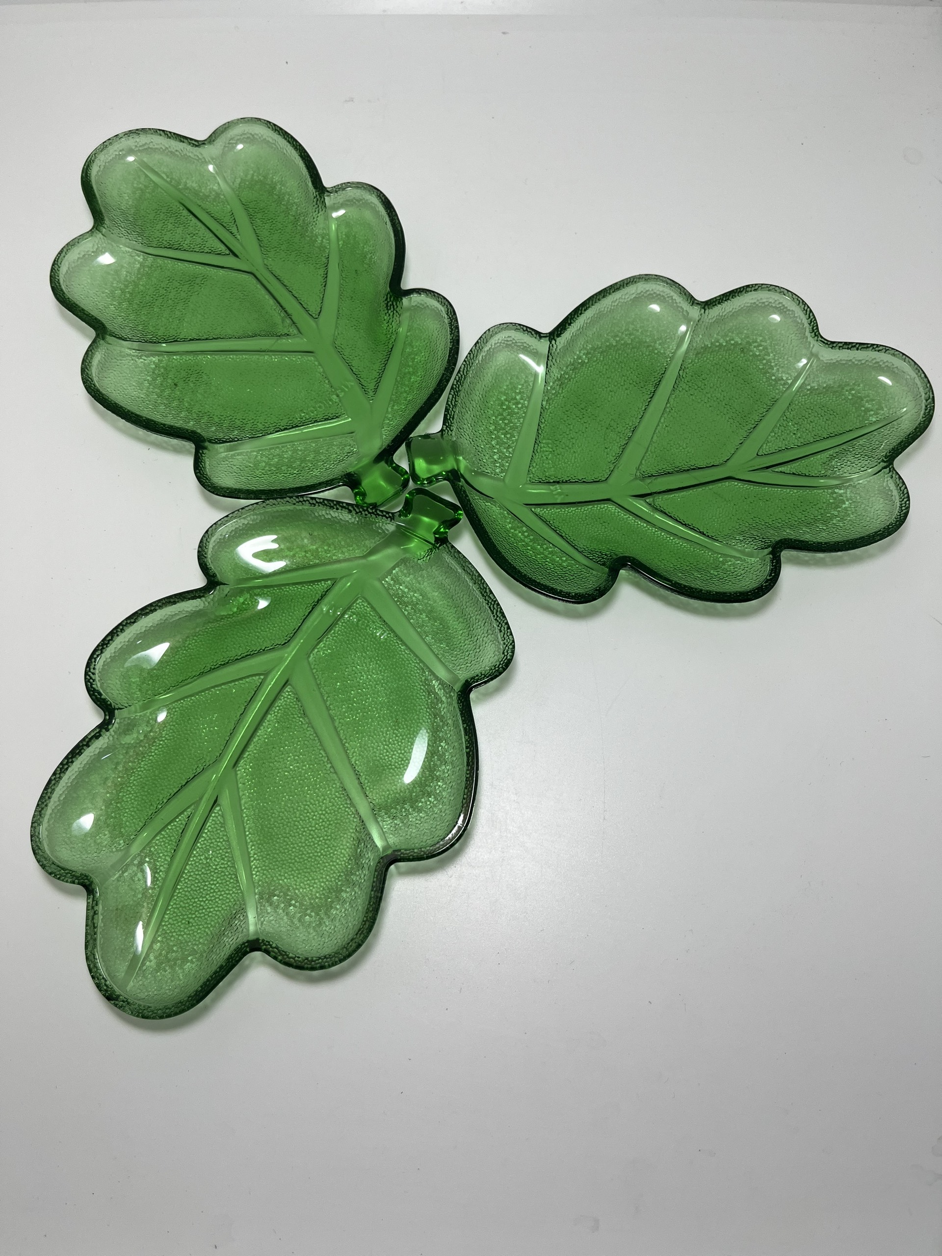 Set 12 đĩa thủy tinh hình chiếc lá - nhỏ gọn - tinh tế - thích hợp dùng đựng bánh, nước chấm, trái cây,...