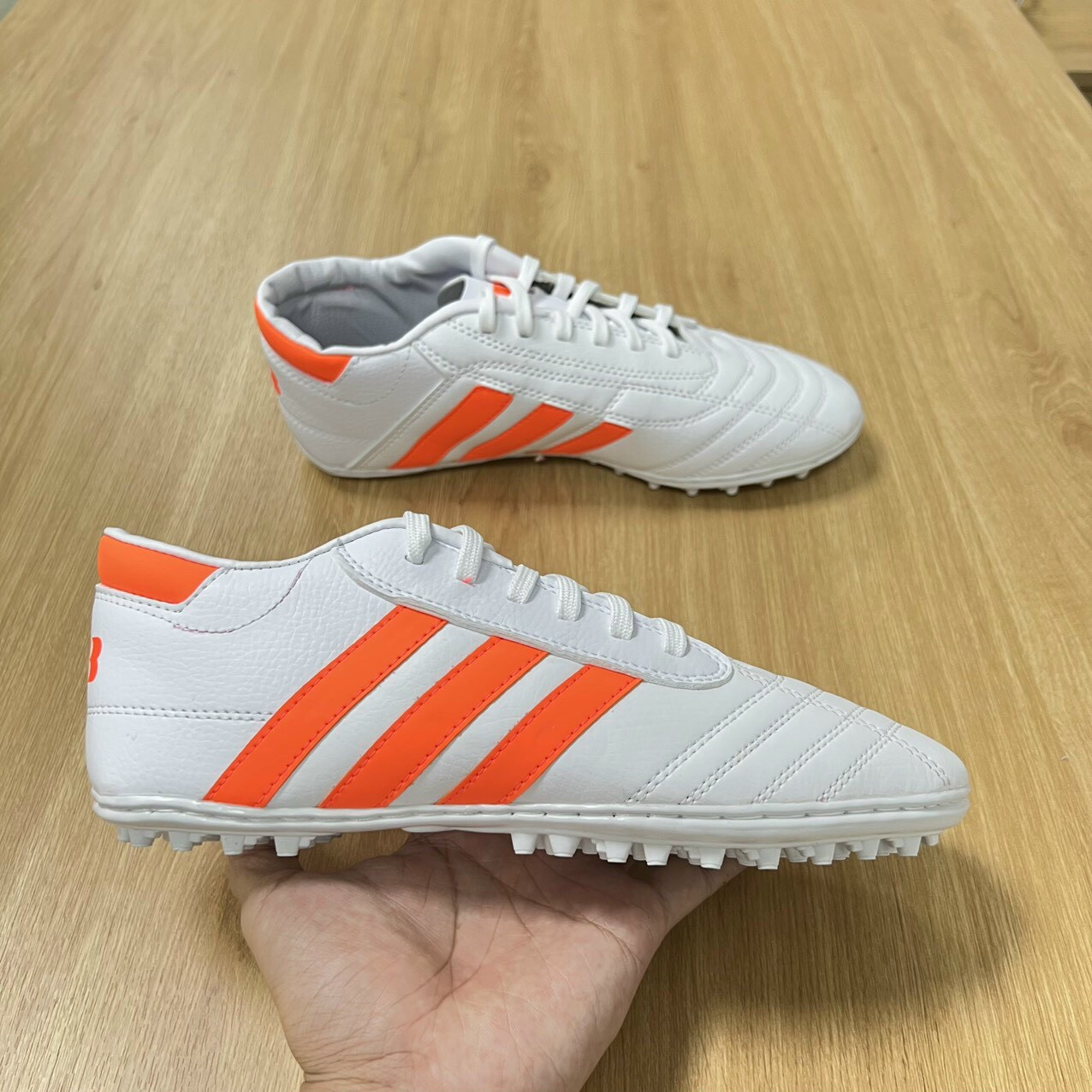 Mẫu giày đá phủi sân cỏ nhân tạo cao cấp CT3 đế cao su