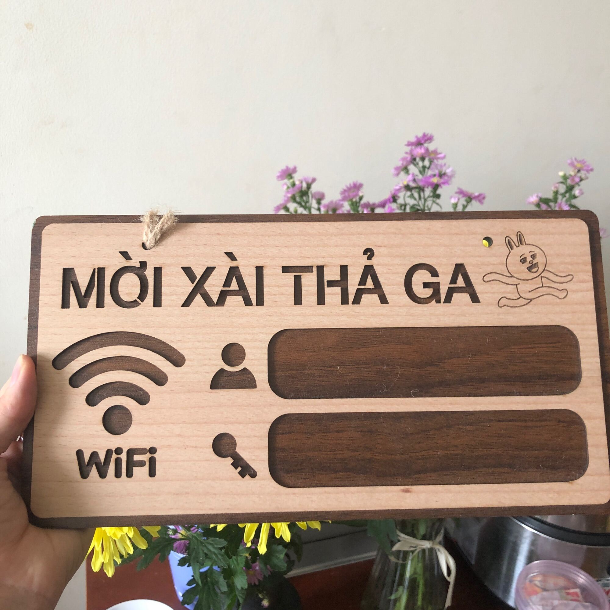 Bảng gỗ Wifi free có chỗ ghi mật khẩu treo shop treo quán cafe tặng kèm móc