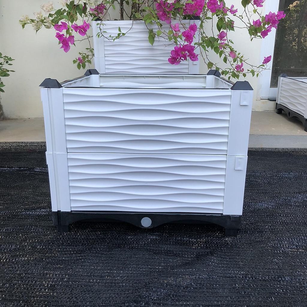 Chậu nhựa lắp ghép.Kích thước 50x50 cao 39 cm.Trồng rau, hoa, cây cảnh.Bền hơn 10 năm. Sang trọng - Thẩm mỹ - Bền hơn 10 năm.Bảo hành 1 năm toàn quốc