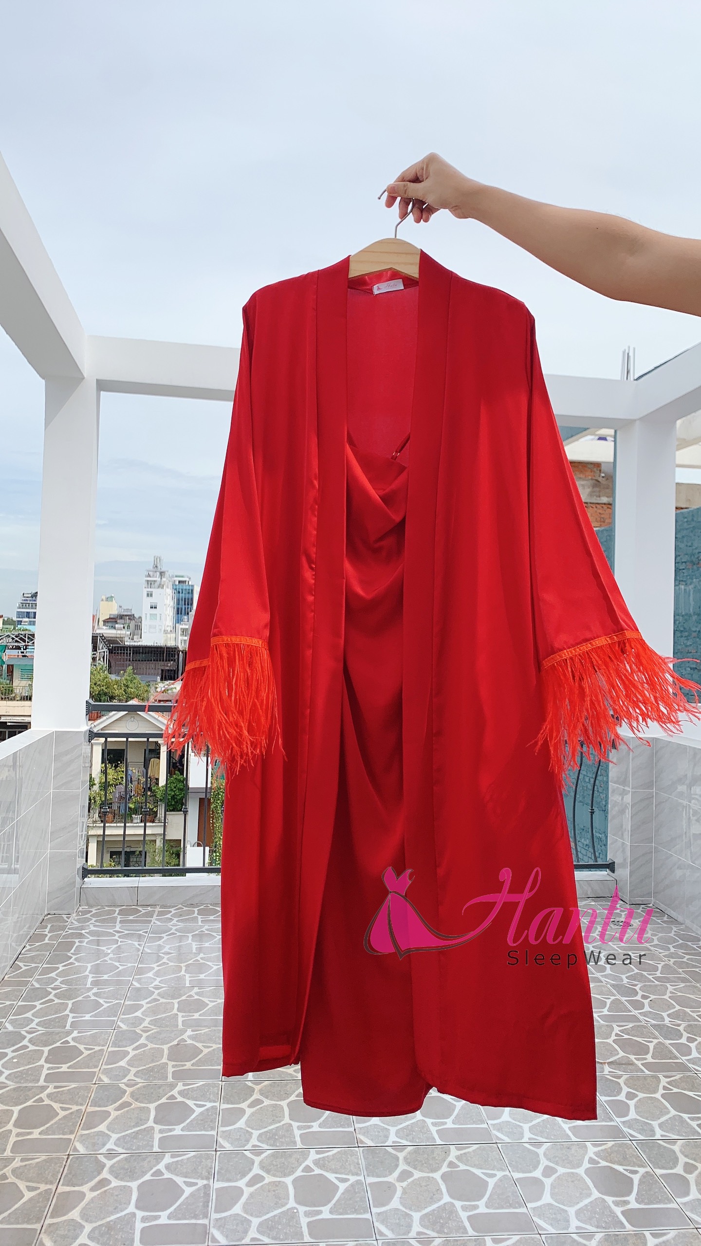 Set áo choàng  +váy ngủ lụa dài cô dâu phối lông vũ cao cấp chup hình phóng sự cưới sang trọng Hantu Sleepwear