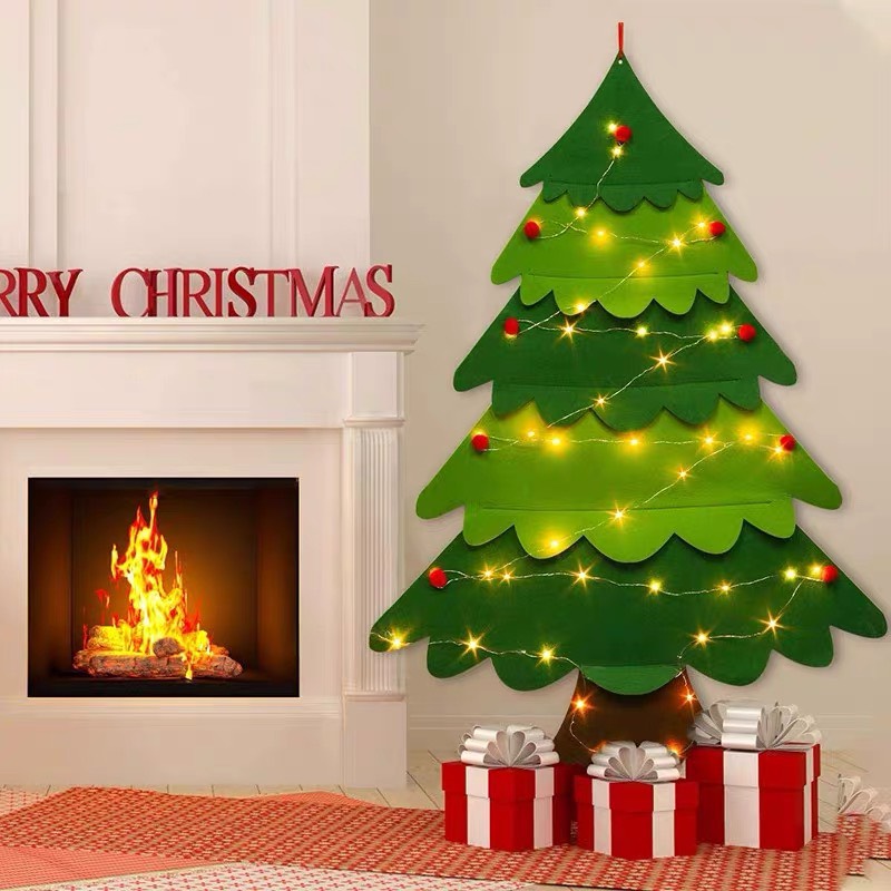 Cây thông noel vải dạ cỡ lớn treo dán tường kèm đèn LED có 32 phụ kiện trang trí giáng sinh cho bé