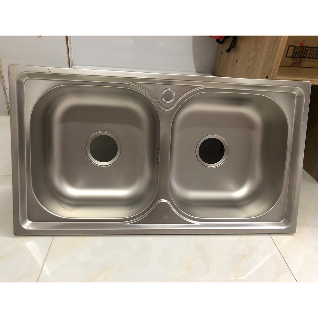 Chậu rửa chén 2 hộc inox tặng kèm bộ xả chậu thông minh