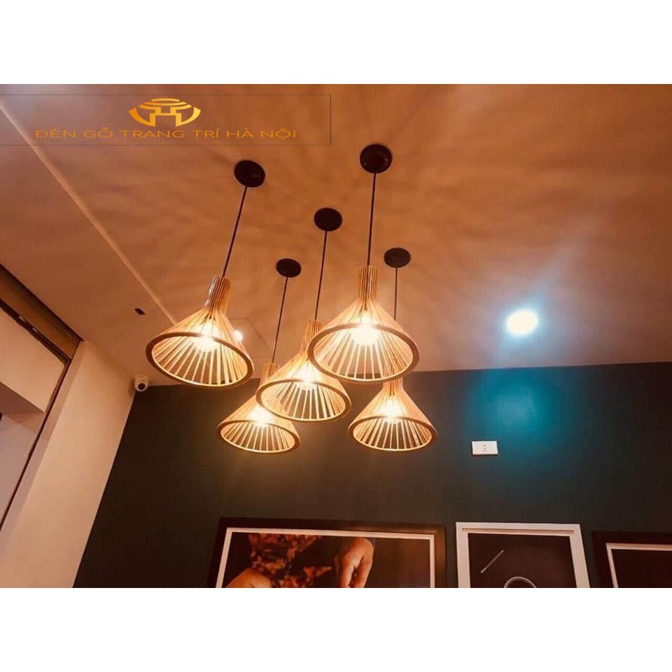 ĐÈN GỖ THẢ TRẦN QUÁN CAFÉ, NHÀ HÀNG Đèn gỗ thả trần gia công trang trí nhà và decor quán cafe bền đẹp, độc, lạ hiện đại
