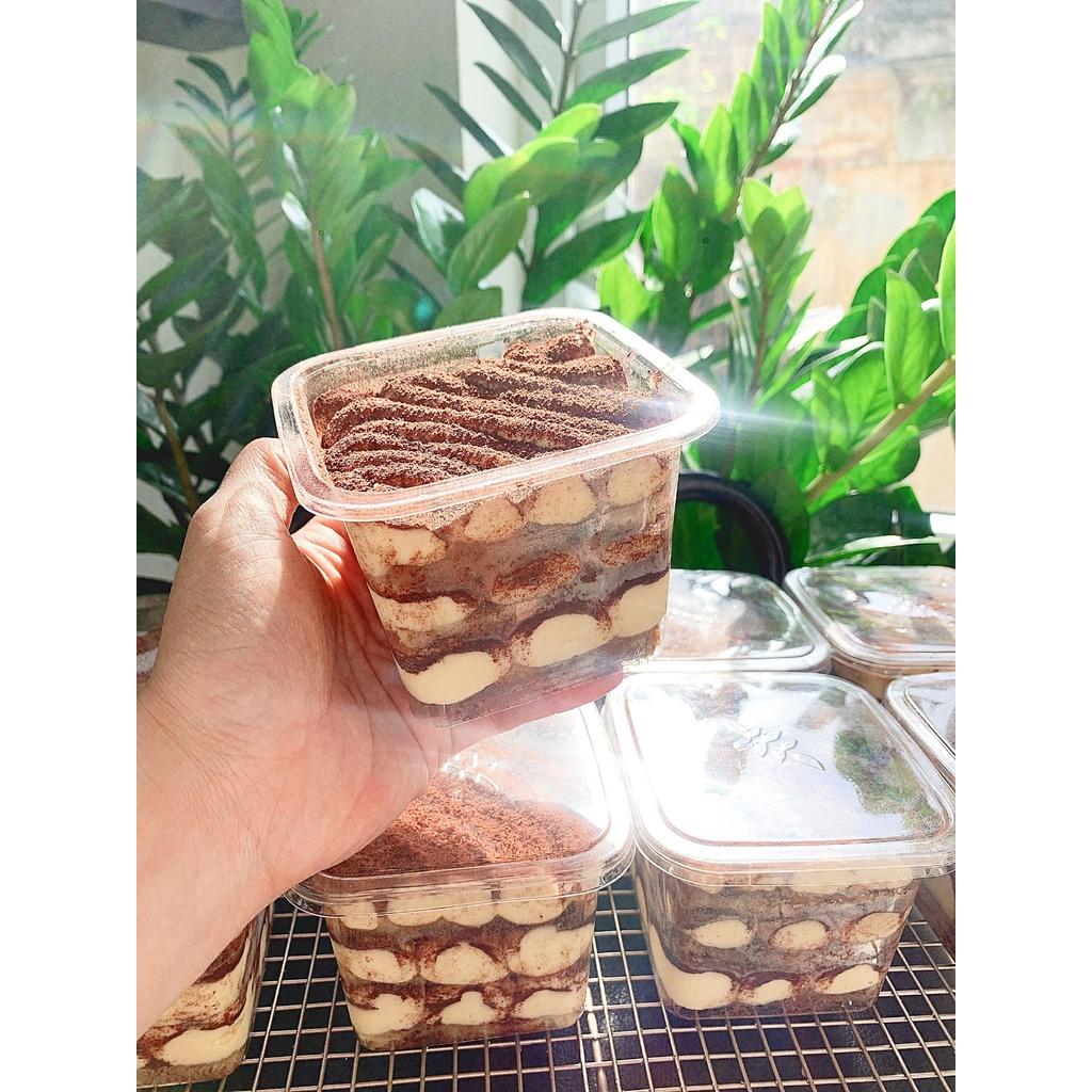 Hộp nhựa vuông đựng bánh tiramisu/mousse