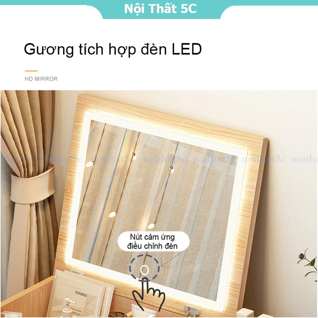 Bàn trang điểm thiết kế ngồi bệt, tích hợp đèn LED có nút cảm ứng thông minh, hộc tủ chứa đồ phù hợp cho không gian hẹp