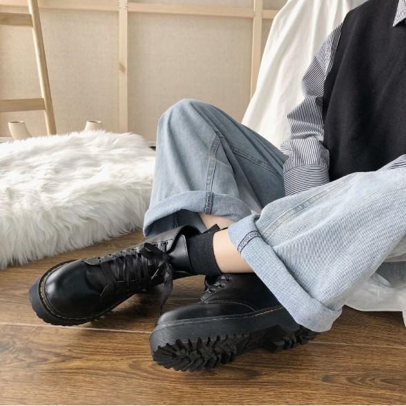 Giày phụ nữ kiểu Anh với đế giày dày