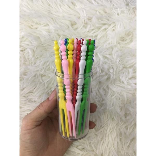 Hộp nĩa nhựa màu