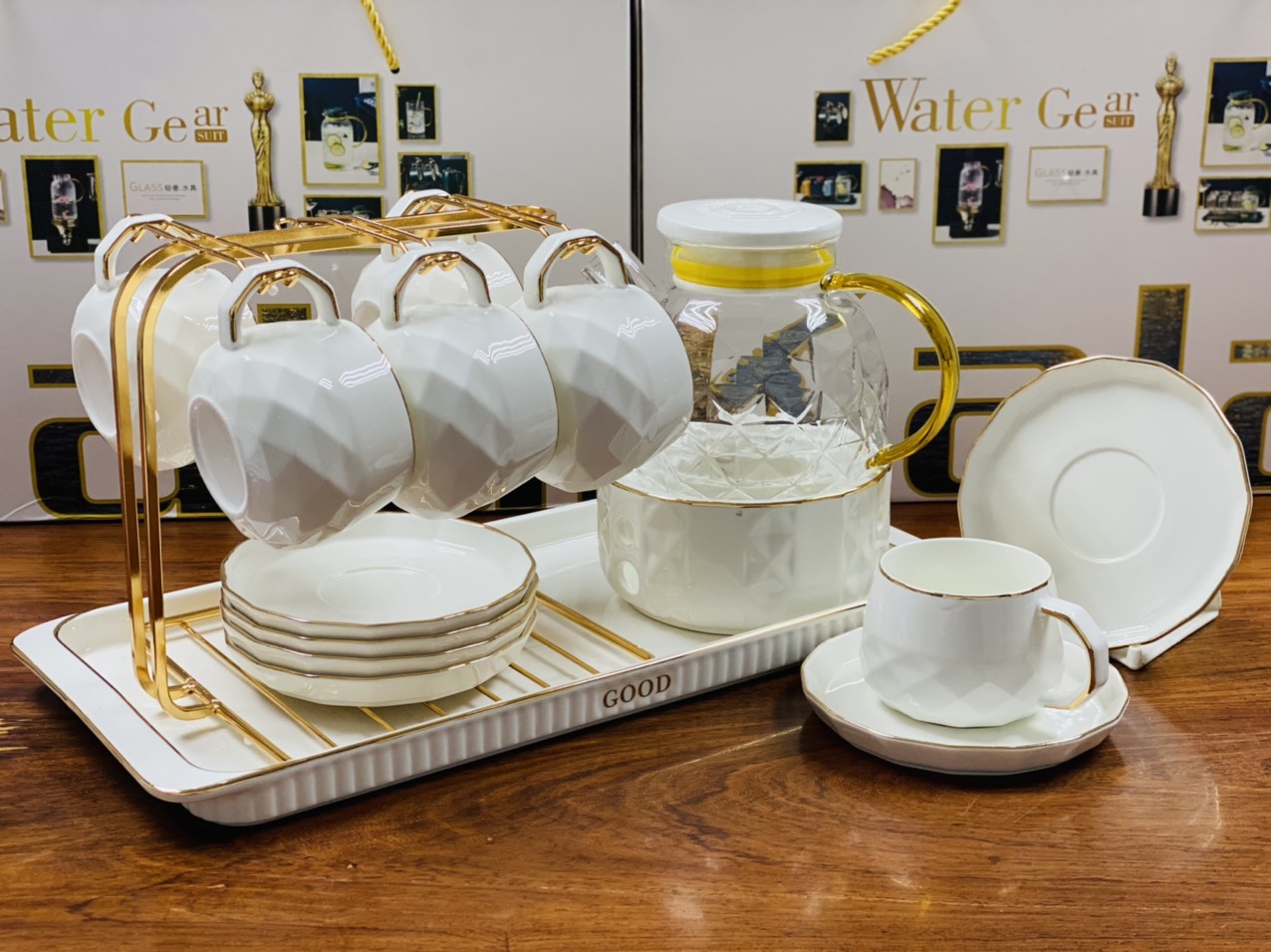 Bộ ấm chén trà chiều phong cách châu Âu màu trắng viền vàng kèm khay và giá treo cốc