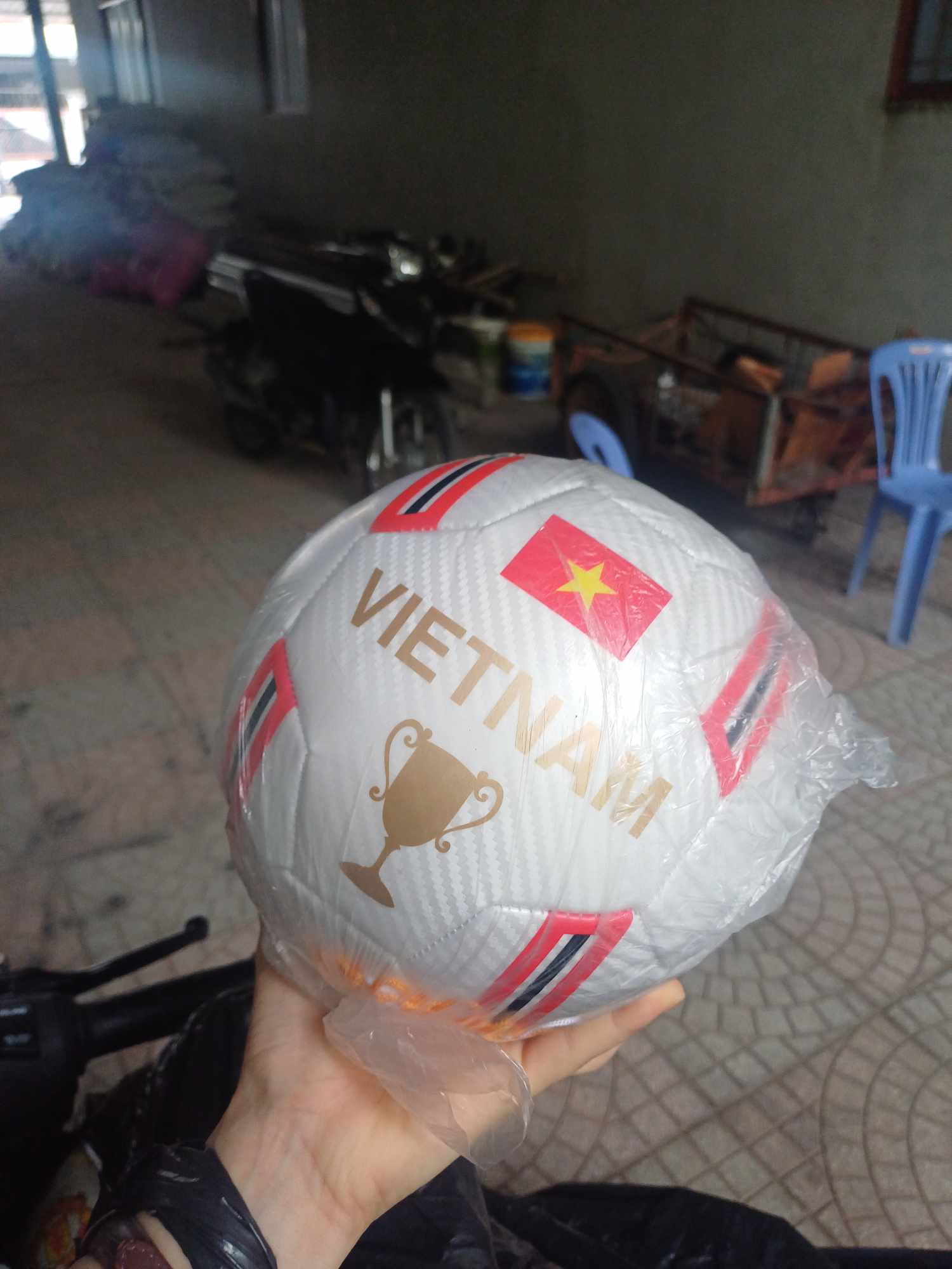 Trái banh bóng đá số 4 lá cờ Việt Nam