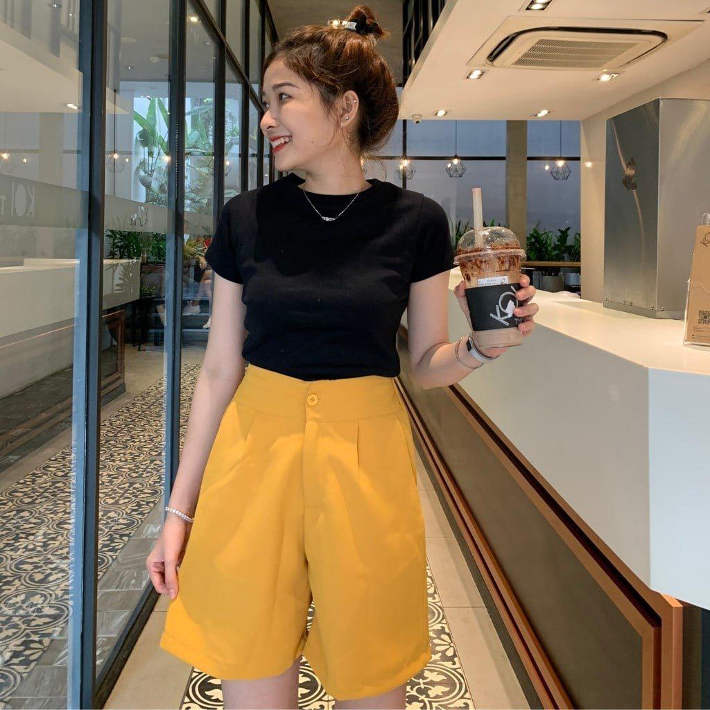 Quần short đũi nữ SURI chất đũi vải co giãn,mềm mịn 4 màu dễ phối được nhiều kiểu áo khác nhau.
