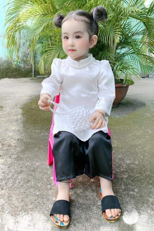 Aó dài cách tân bé gái Trắng đen LỤA PHI mêm mát 8-24KG