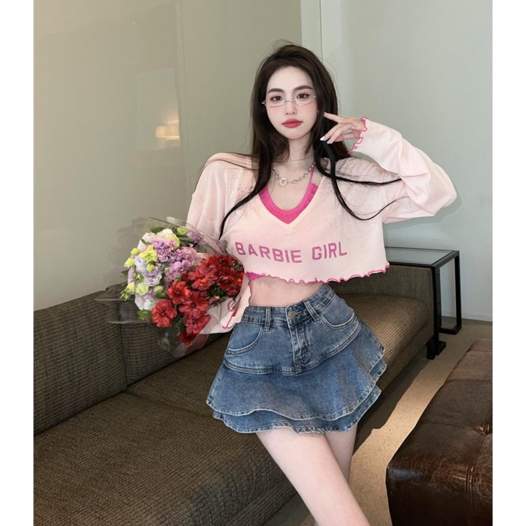 Set Áo Croptop Nữ Dài Tay Chạy Viền In Chữ Barbie Kèm Áo Yếm Trong