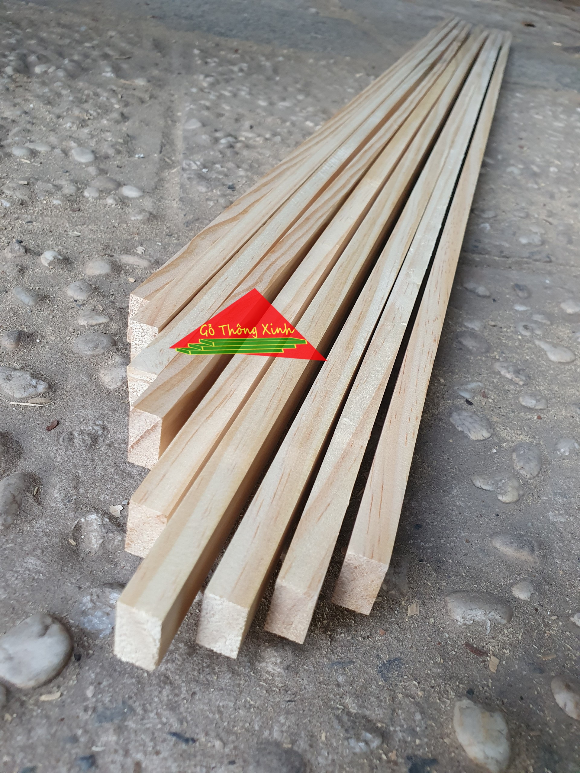 Thanh gỗ thông dài 1m2,rộng 2cm đã bào láng 4 mặt dùng làm nẹp,khung viền,đóng kệ,trang trí nhà cửa,DIY