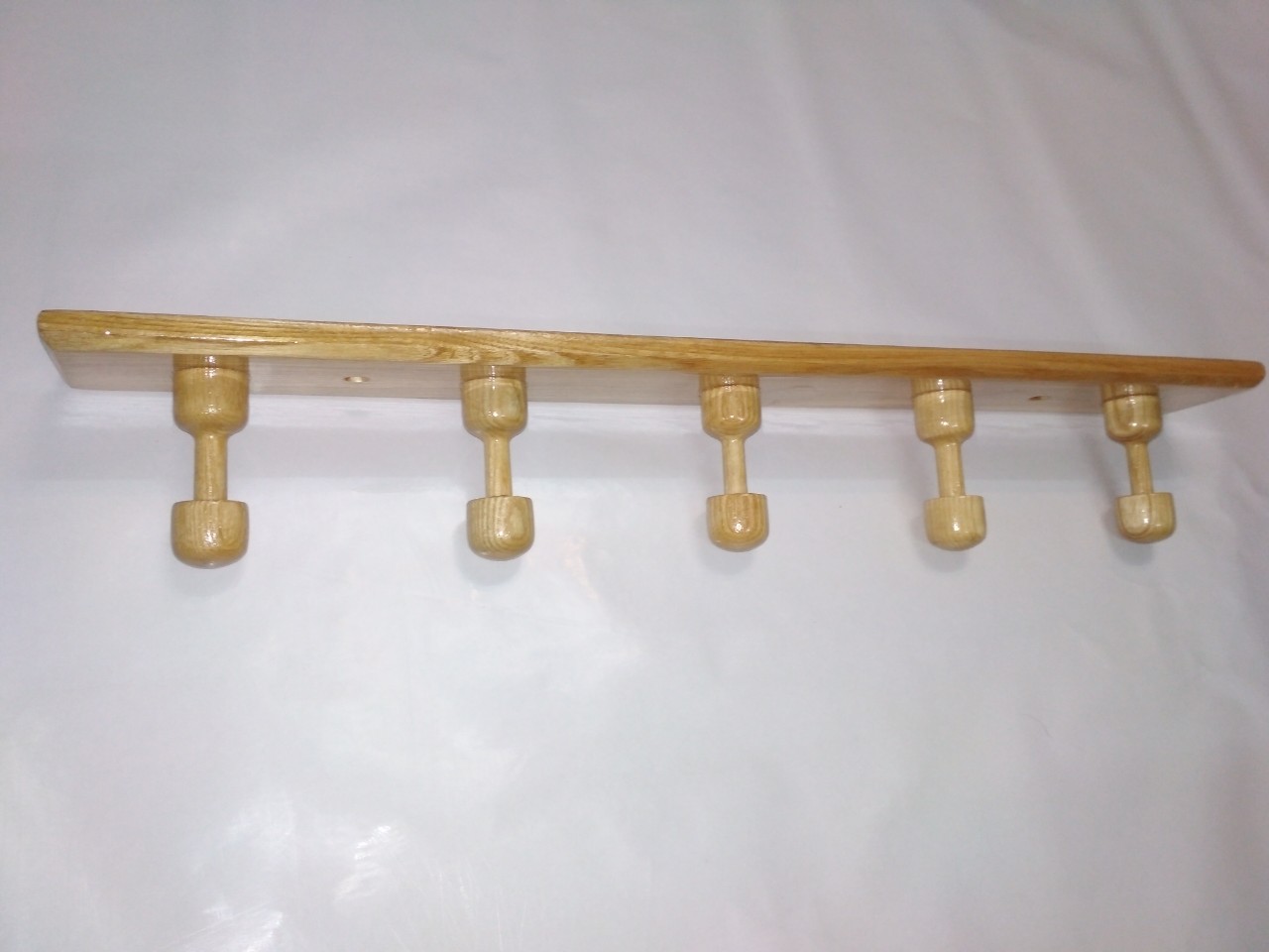 Giá treo quần áo dài 60 cm, thanh gắn móc treo dày 1,5 cm.loại I.