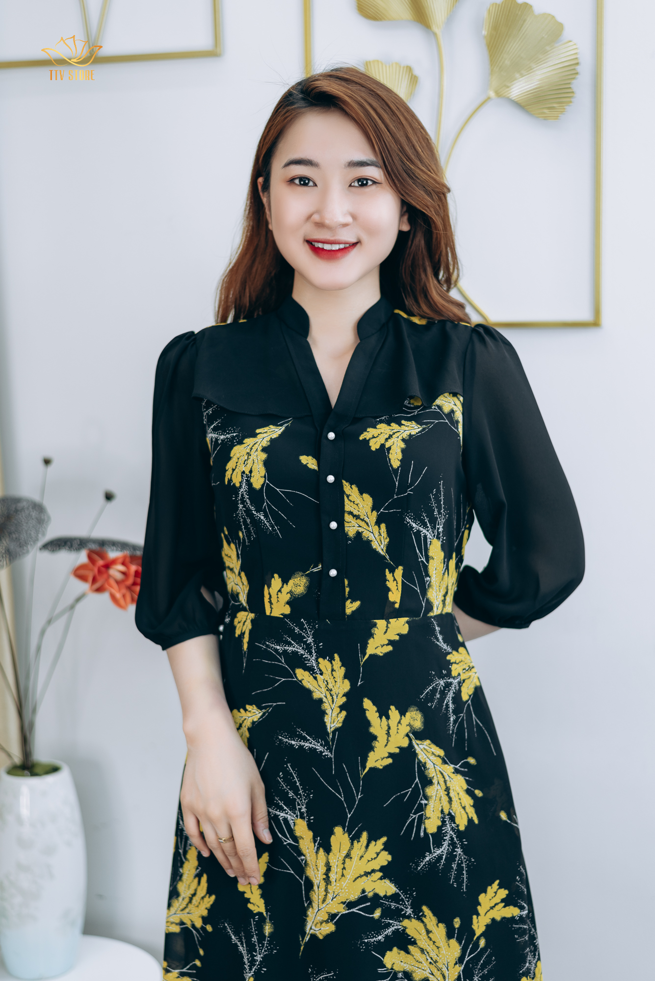 Đầm form A thiết kế trung niên sang trọng cao cấp Cổ trụ kết ngọc tay lỡ màu Đen lá vàng TTV STORE TTV1303