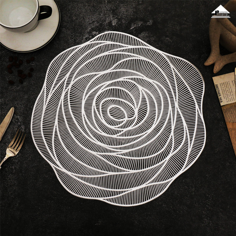 Tấm Lót Bàn Ăn Placemat In Cách Nhiệt Bronzing Sang Trọng