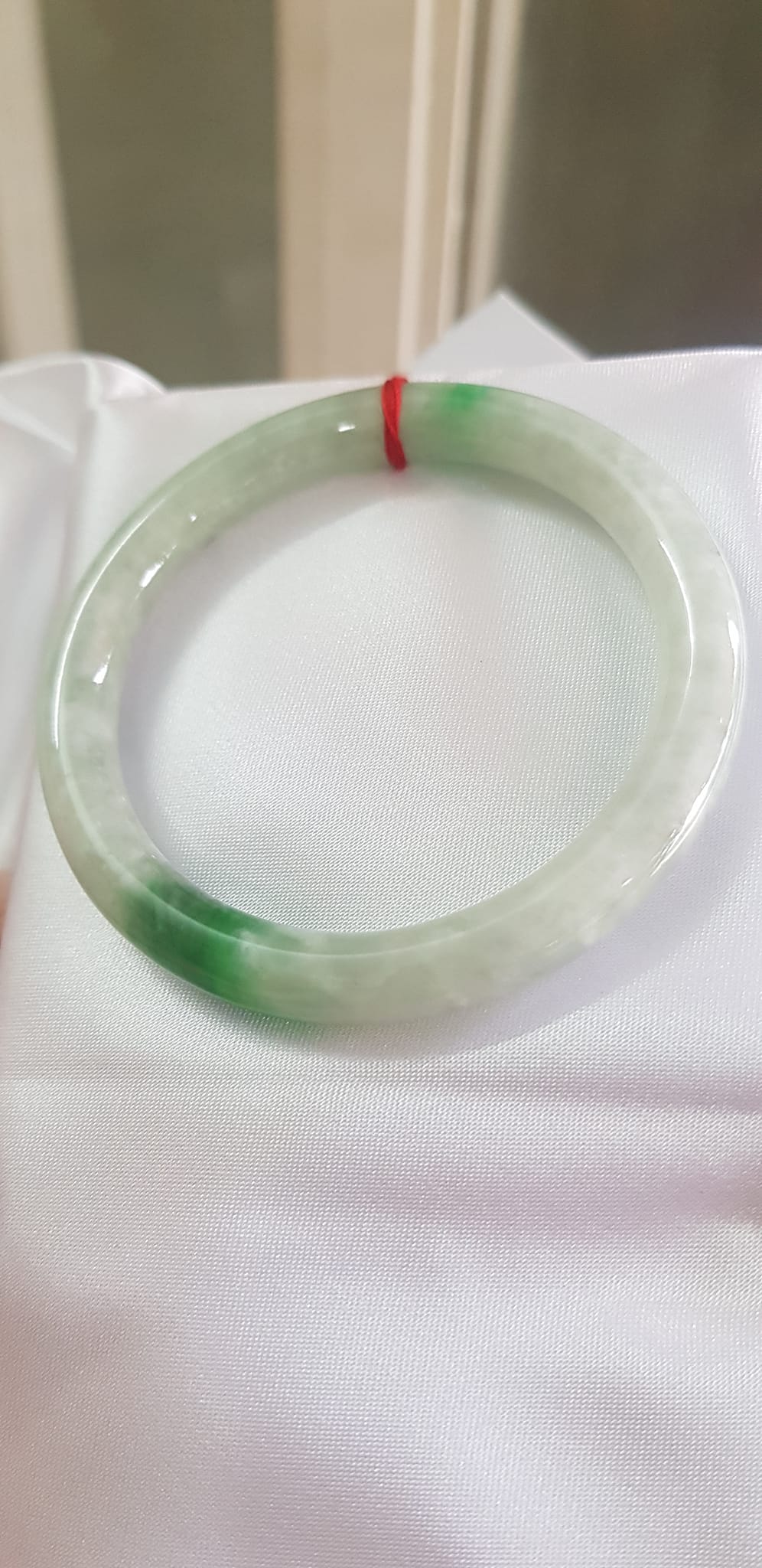 Vòng Cẩm Thạch tự nhiên mới Đậu AS Sao 52mm x cọng 7mm màu trắng bông đậu điểm lý 1 góc đẹp Nữ 50kg - 56kg đeo ạ