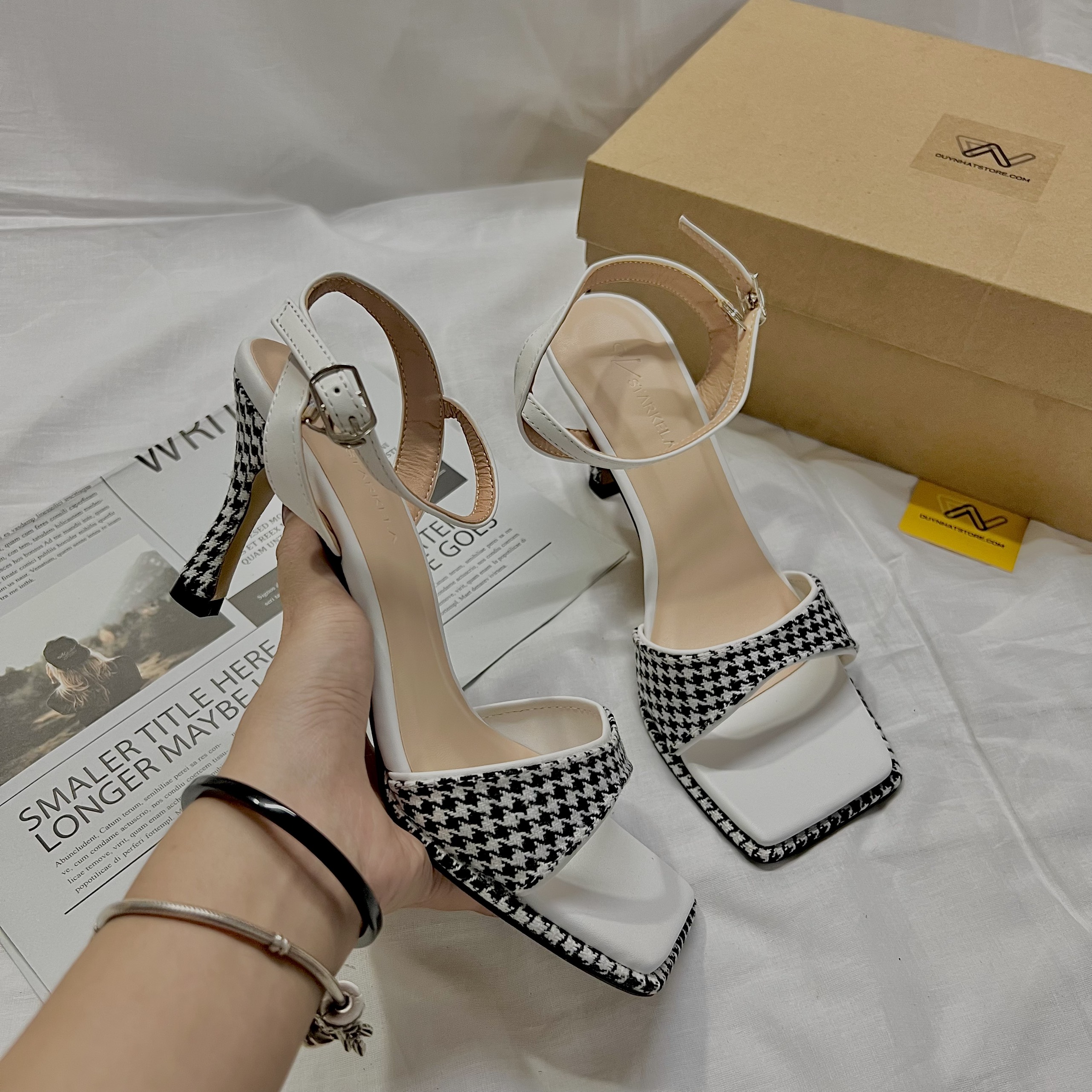 Giày Sandal Cao Gót Quai Ngang Dép Duy Nhật Store Phối Da Mờ Dạ Chữ H Gót Nhọn Trắng Caro Đẹp Xinh Cao 7cm 2 Màu Nude