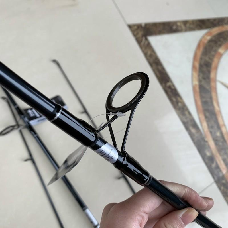 Cần Daiwa FANTOM CATFISH màu đen cán mút độ cứng MHS