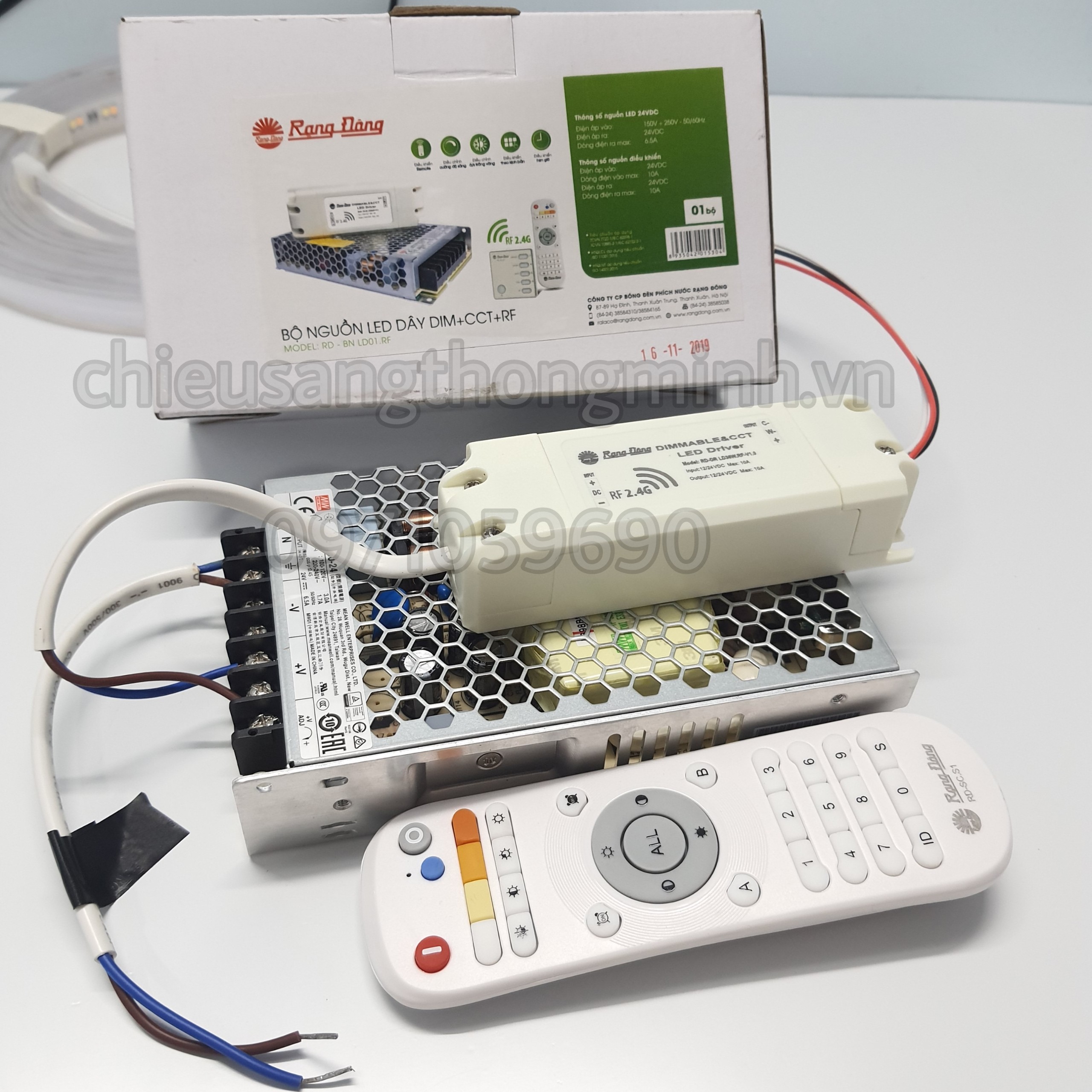 Điều khiển cầm tay dùng cho đèn led smart remote, chính hãng Rạng Đông SC.S1 dùng pin, điều chỉnh độ sáng, đổi màu ánh sáng trắng vàng, đặt kịch bản, hẹn giờ, thuận tiện cho mọi lứa tuổi