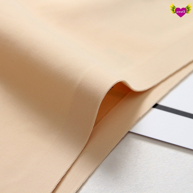 Quần lọt khe không đường may gợi cảm quyến rũ